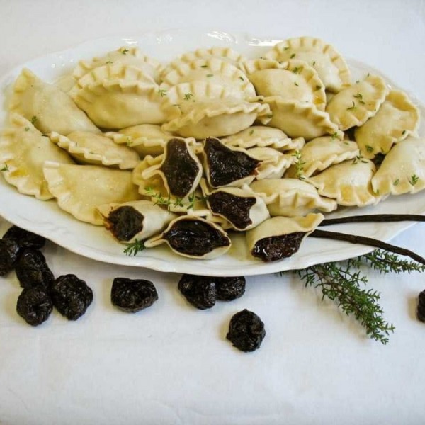 Pierogi ze śliwką suszoną