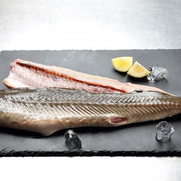 Jesiotr świeży (płat ze skórą)