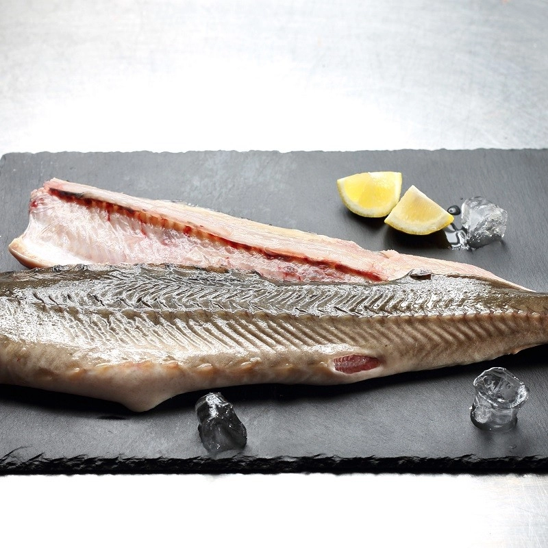 Jesiotr świeży (płat ze skórą)