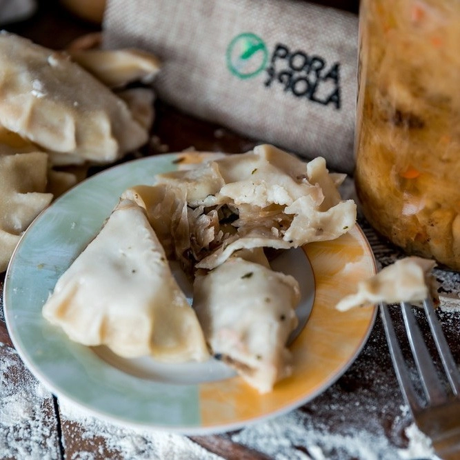 Pierogi orkiszowe  z kapustą i grzybami