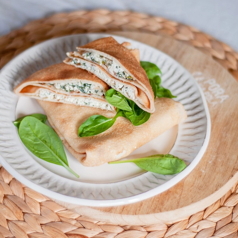 Naleśniki z serem twarogowym i szpinakiem