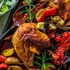 Kurczak ekologiczny pieczony z warzywami