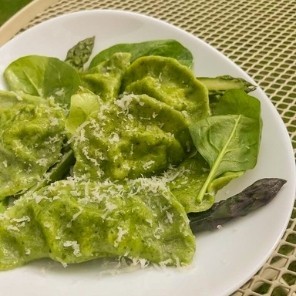ZIELONO MI, czyli przepis na wiosenne pierogi ze szparagami
